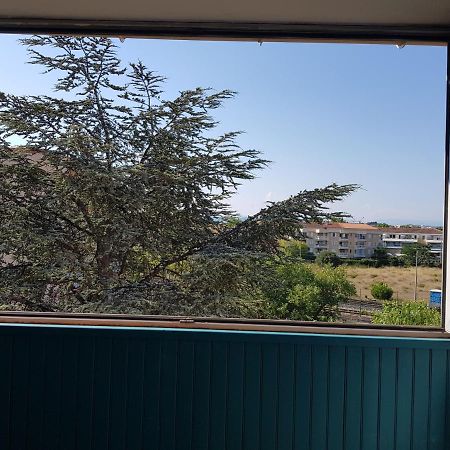 Appartement Avec Agreable Loggia Dans Residence Privee Fréjus Exterior foto
